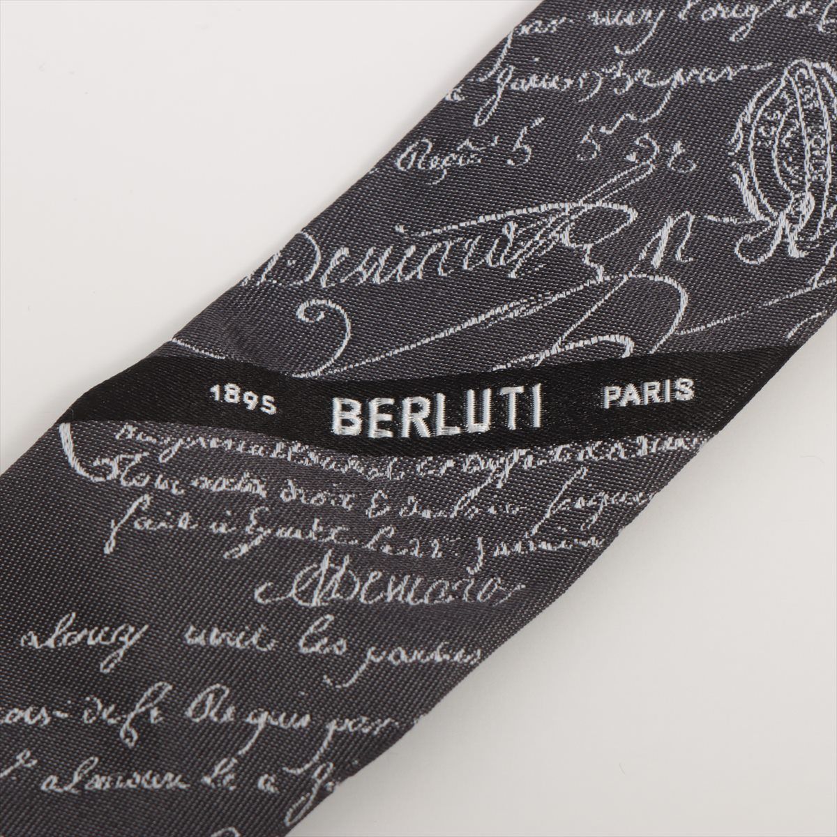 極美品✨ BERLUTI ベルルッティ カリグラフィ ネクタイ グレー 美品】BERLUTI ベルルッティ ネクタイ グレー カリグラフィー - メルカリ