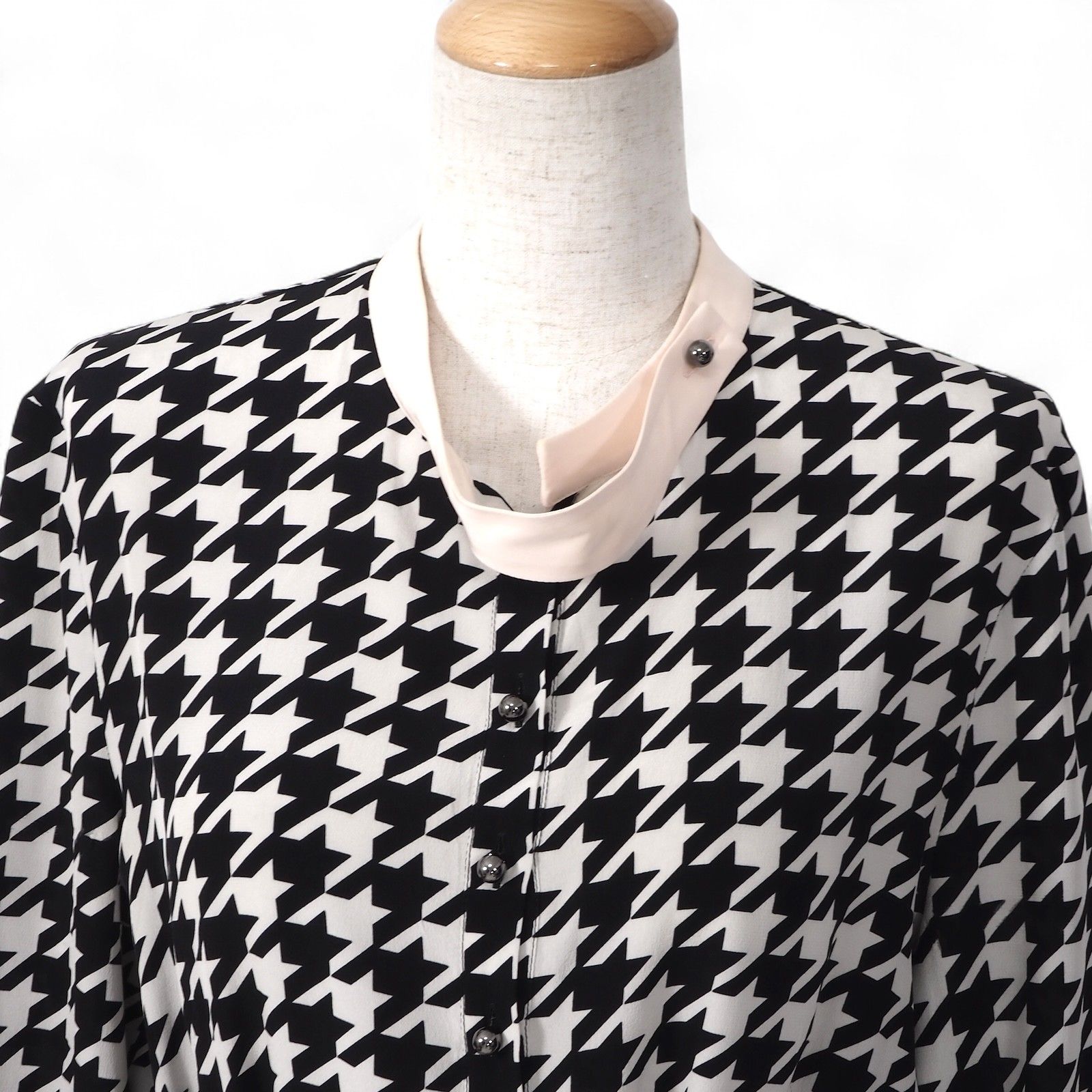 良品】サルヴァトーレフェラガモ Salvatore Ferragamo シルク