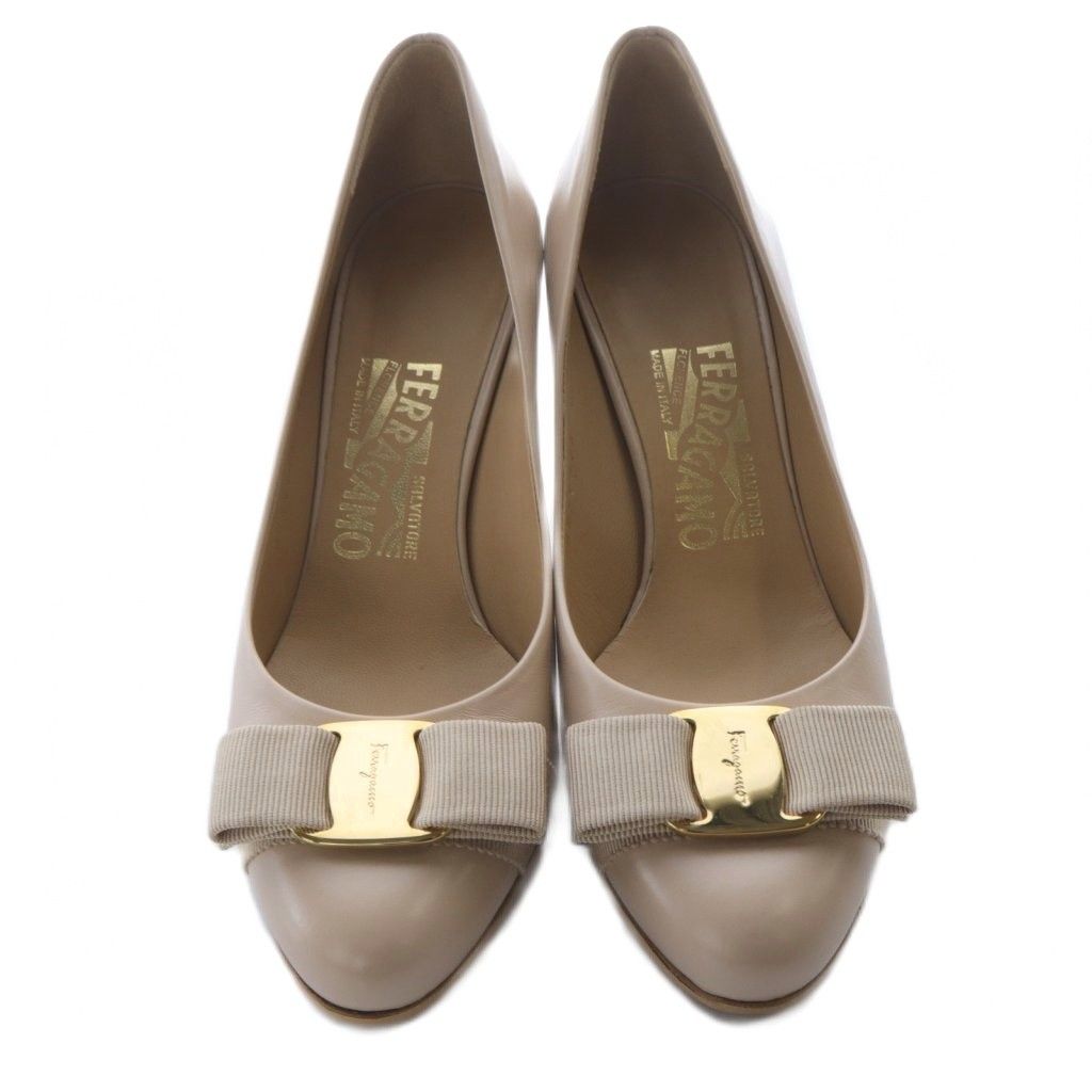 サルヴァトーレフェラガモ Salvatore Ferragamo CARLA ヴァラリボン パンプス ピンヒール レザー 4.5 ピンクベージュ KIN-KAAI_COM