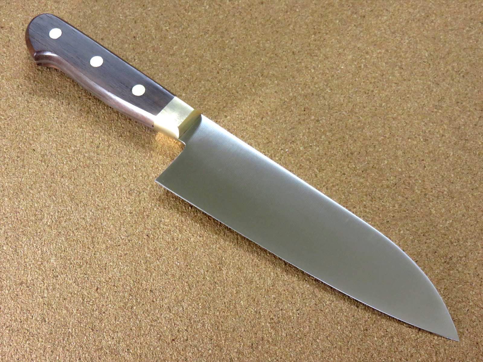 関の刃物 三徳包丁 17cm (170mm) Proline 8Aステンレス鋼 真鍮口金付き 家庭用 魚の処理 肉切り 両刃万能包丁 文化包丁 日本製 在庫処分品 関の刃物 三徳包丁 17cm (170mm) 富士觀 鎚目鍛造 本割込 3層鋼 V金1号