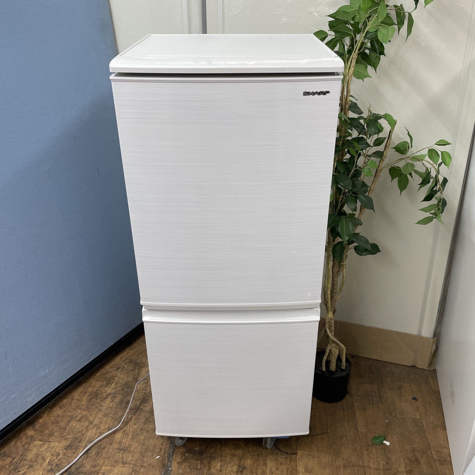 137L