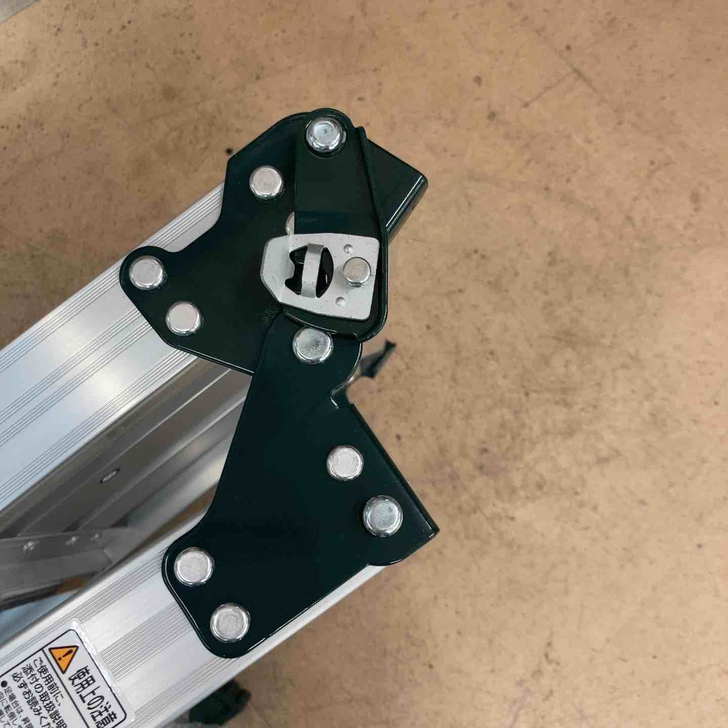 ピカコーポレイション Pica 四脚アジャスト式足場台 DWX-6908C ロック付き 東大和店 HRDEVELOPMENT_JP