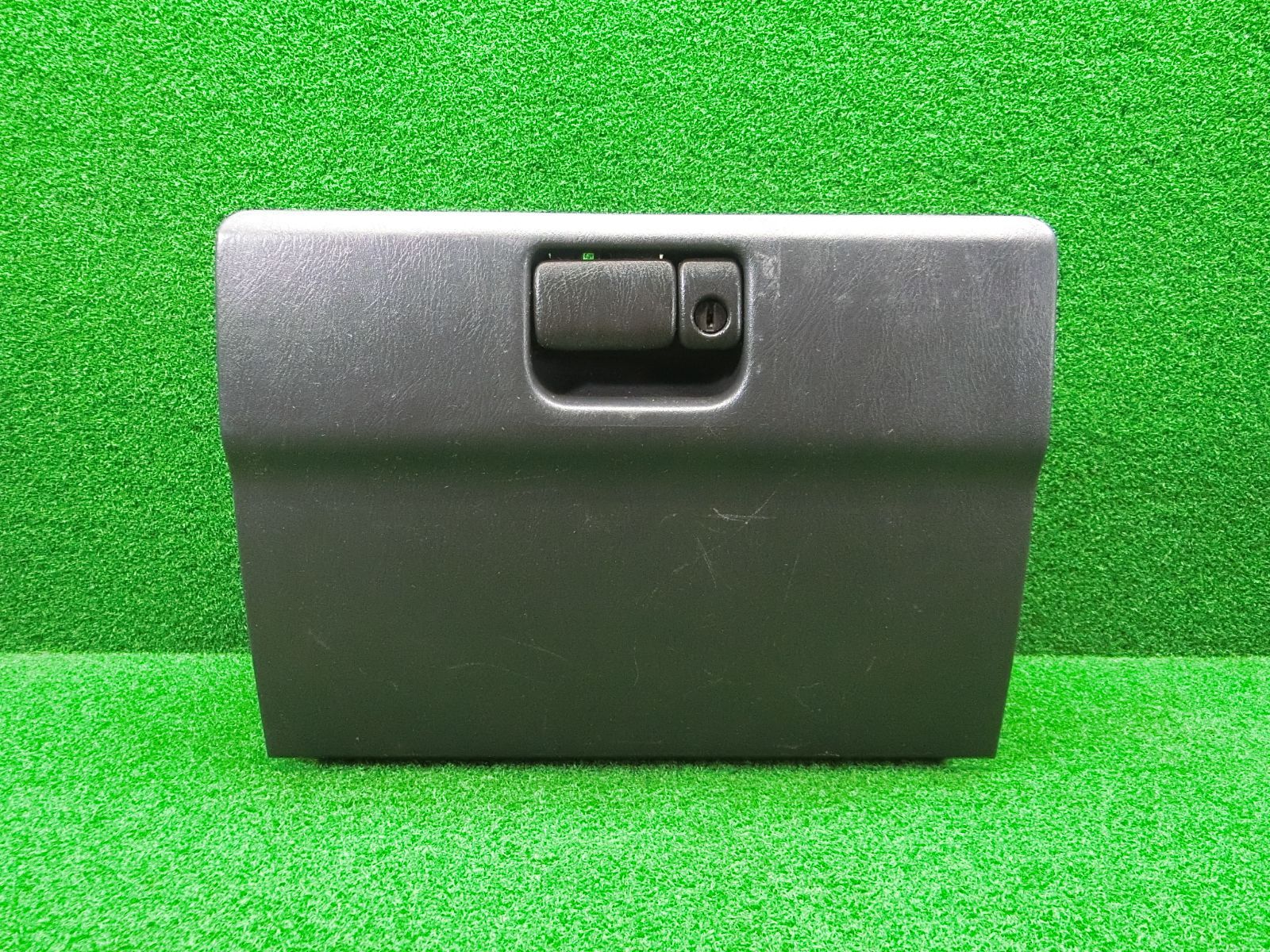 10879] スズキ ジムニー 4型 JB23W グローブボックス 73411