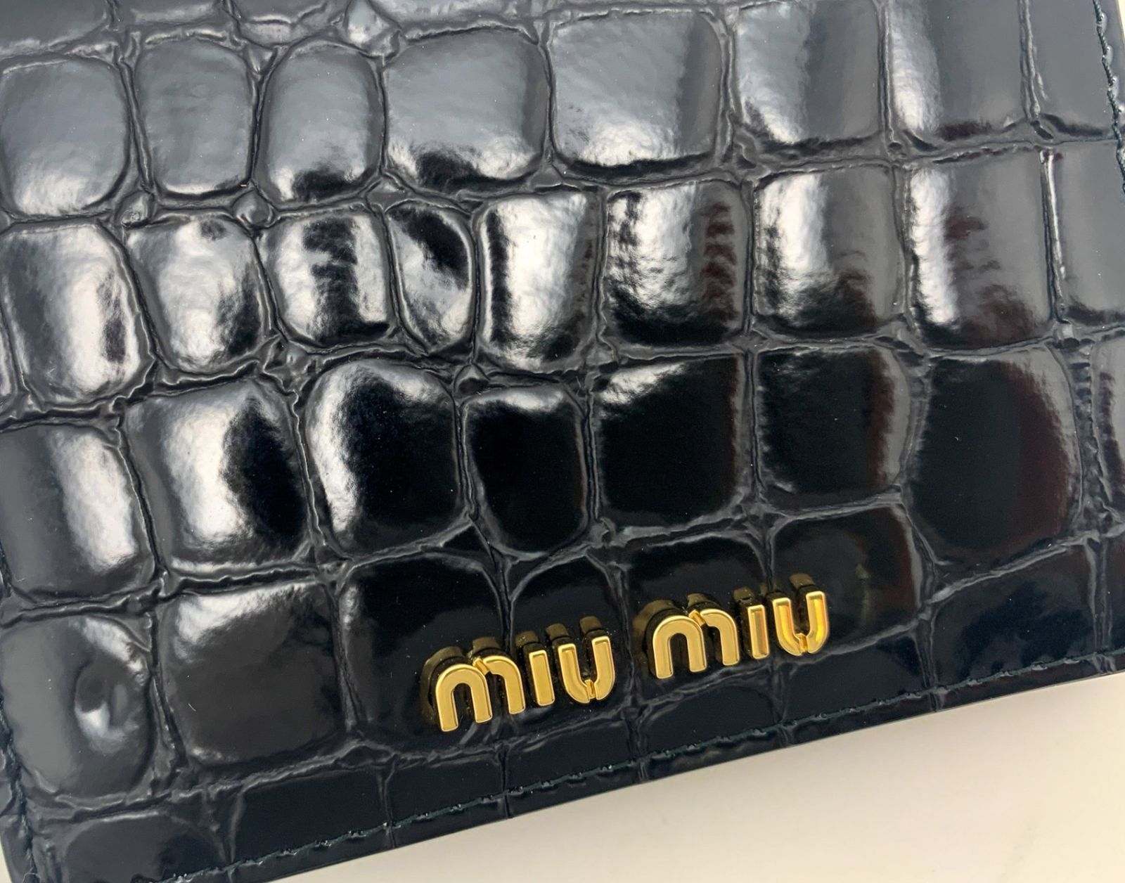 MIUMIU miumiu ミュウミュウ ブラック 黒 クロコ型押し 二つ折り財布