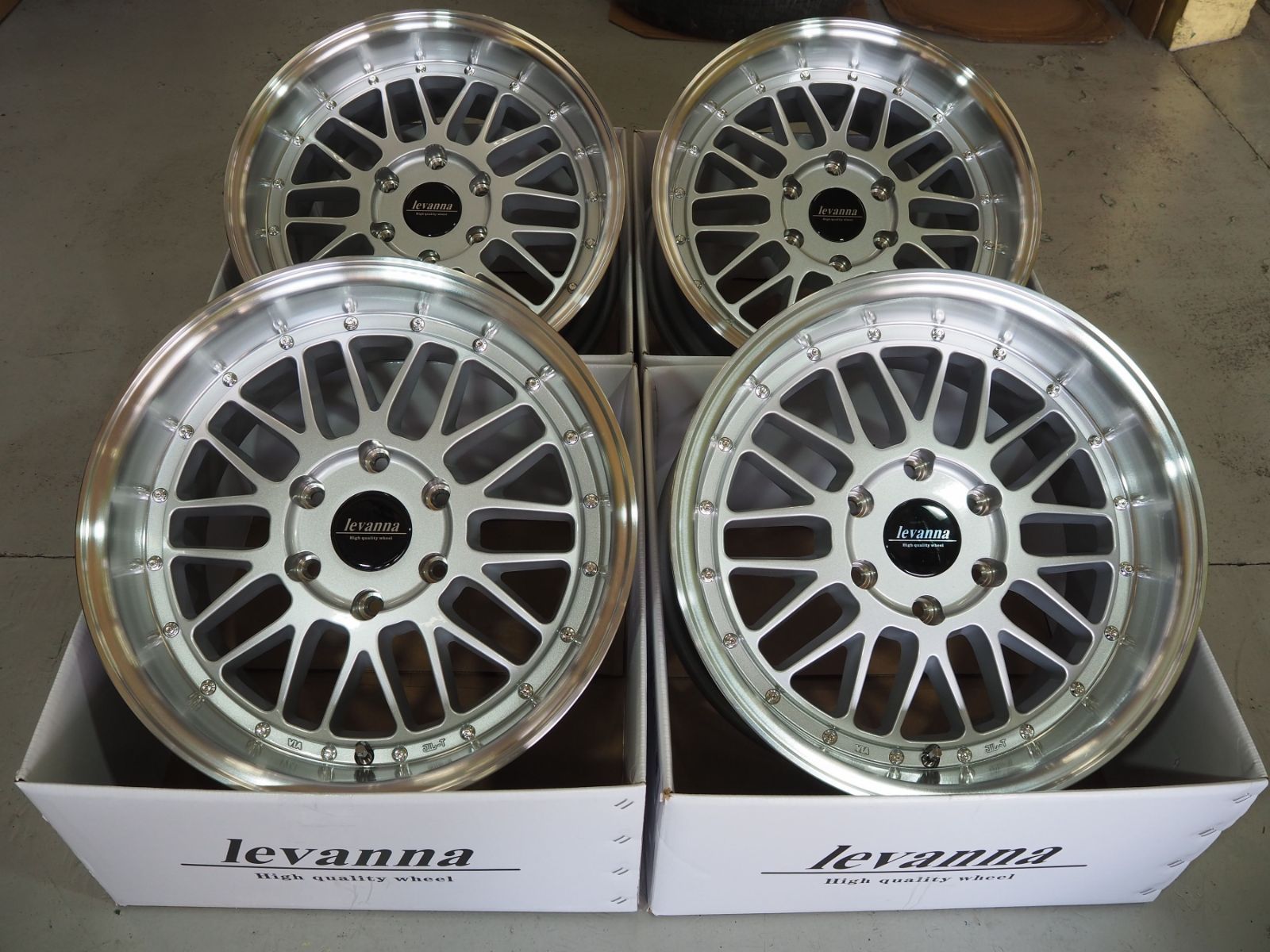 要オーバーフェンダー 深リム メッシュ levanna V10LTH 18inch 9.0J 6H139.7 25 シルバー オーレンカウンターOG-20 225|50R18LT 200系 ハイエース