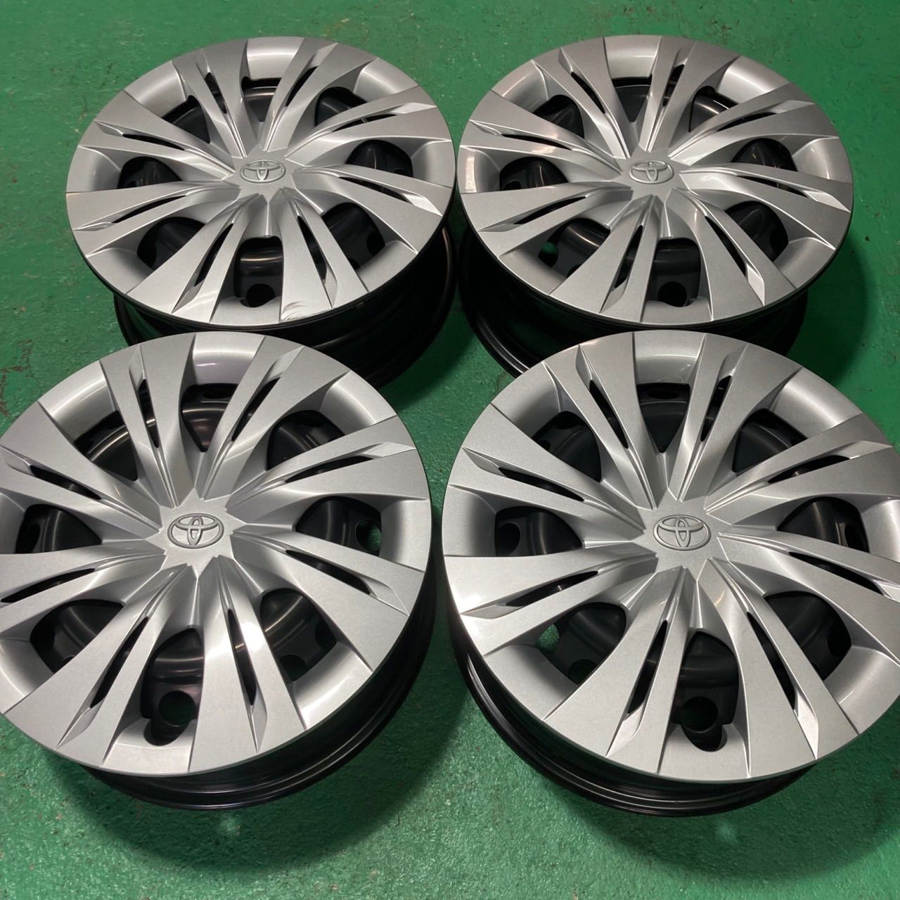 90ヴォクシー 純正 16インチ 6j +40 新車外し品】トヨタ 90 ヴォクシー 純正 16in 6J +40 PCD114.3