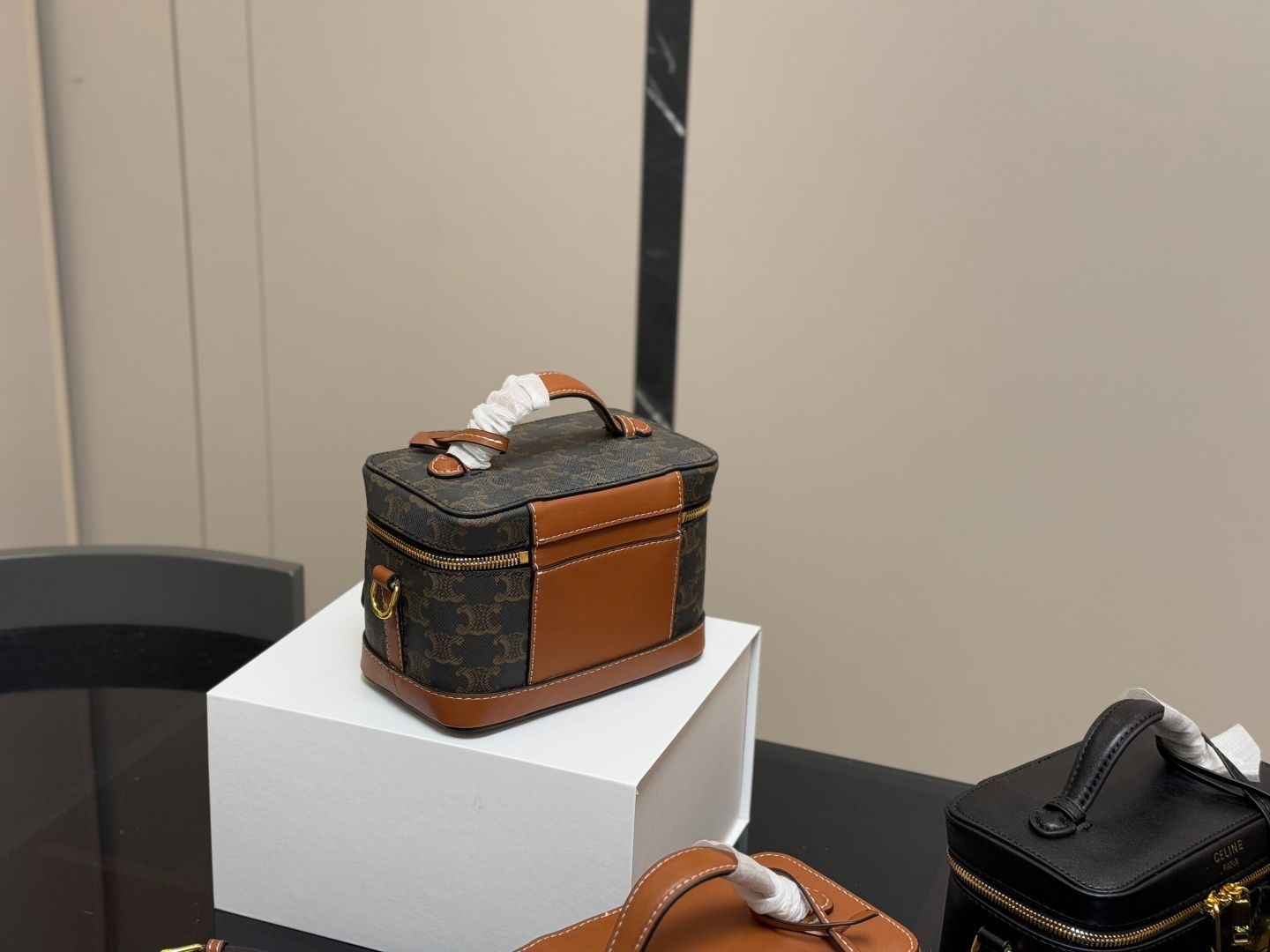 Celine] バニティ 化粧ポーチ｜本日限定特価｜新品未使用-WTO