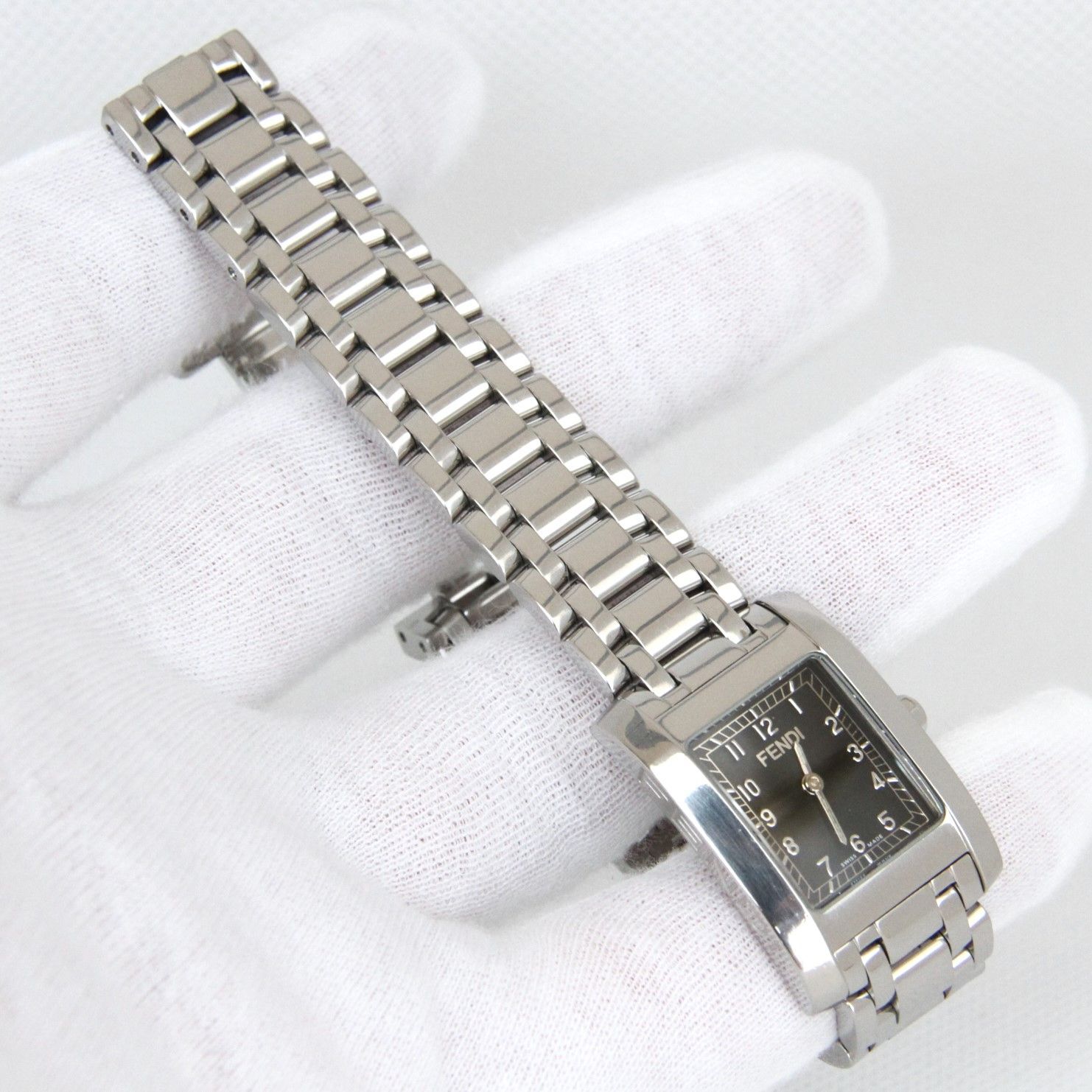 フェンディ FENDI 女性用 腕時計 電池新品 s1518