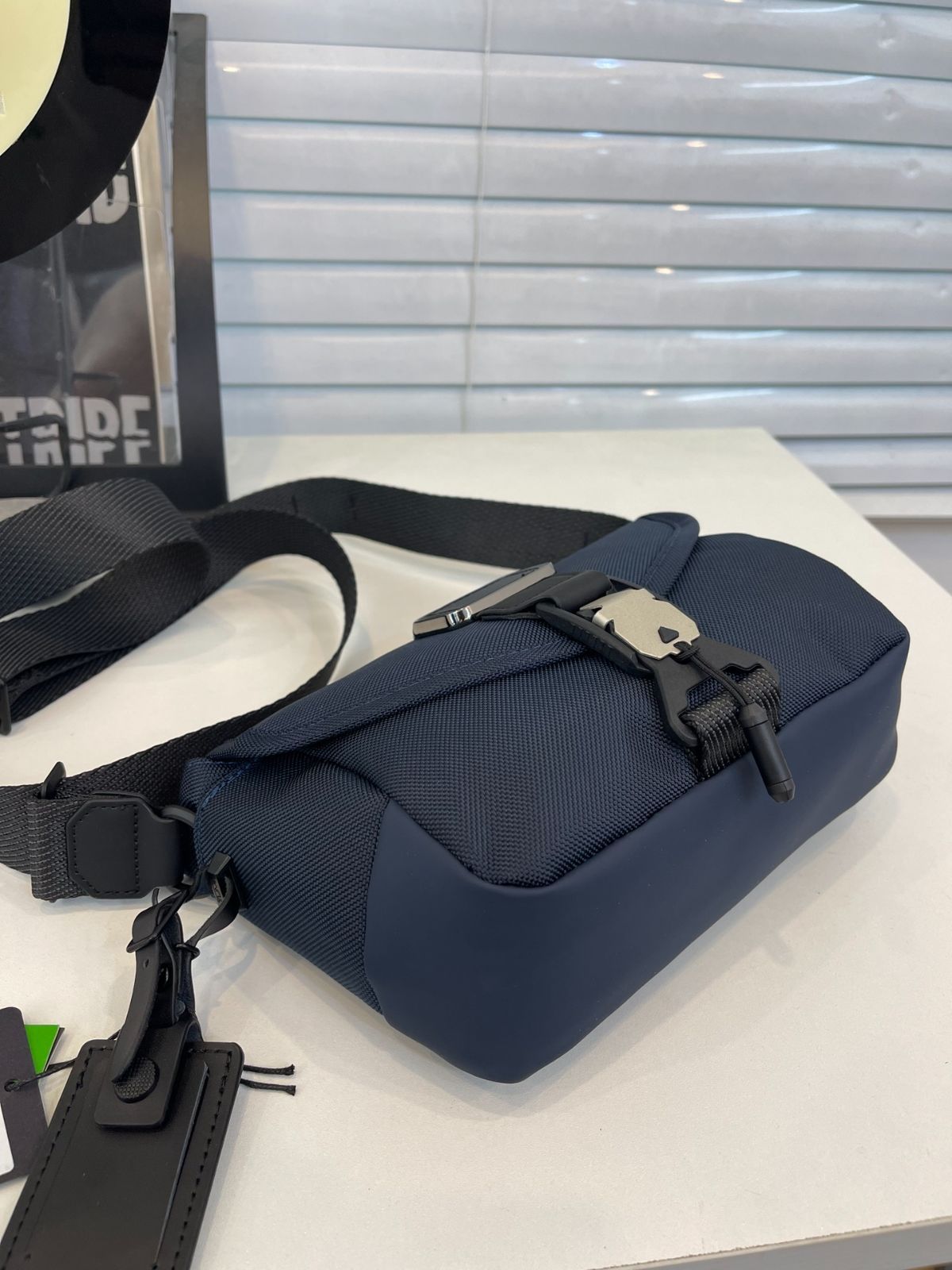 新品 TUMI ALPHA BRAVO 232716 「コンパス」クロスボディ ネイビー  