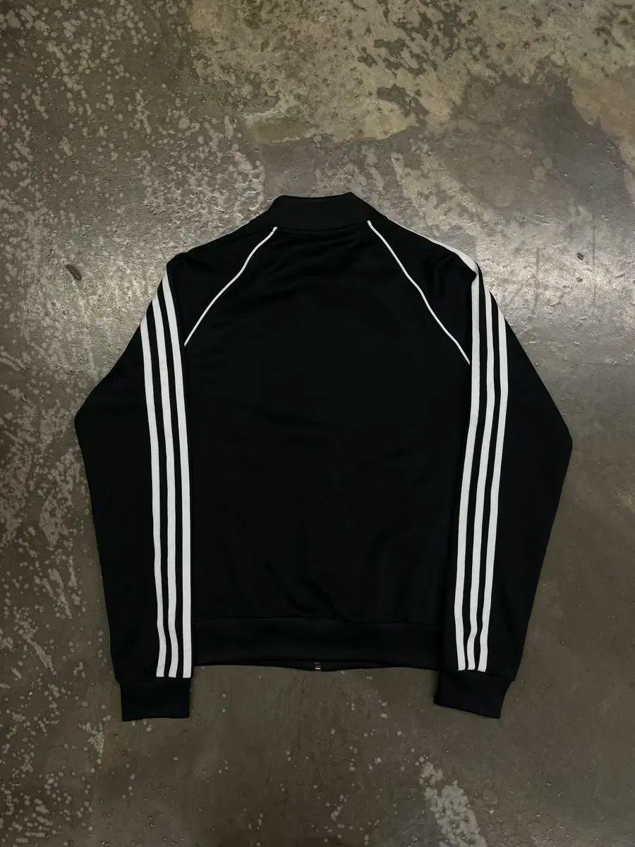 adidas アディダス