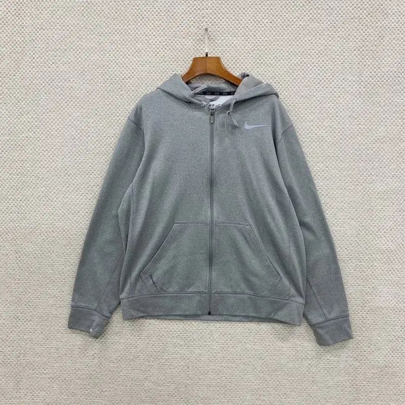 【雷市場（ポンジャン）商品韓国直送】 Nike(ナイキ） ドライフィット 刺繍ロゴ フード付き ジップアップパーカー 100 S05700