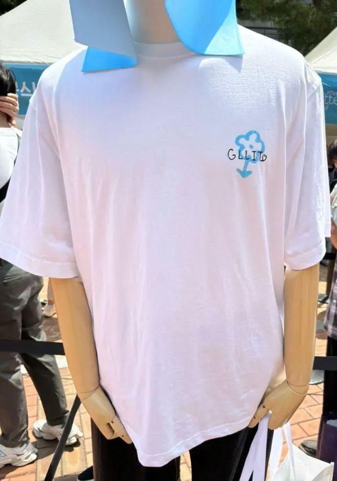 ILLIT ソウルコン Tシャツ ホワイト Lサイズ ペンミ グッズ トレカ無 ILLIT ソウルコン Tシャツ ホワイト ピンク Mサイズ Lサイズ