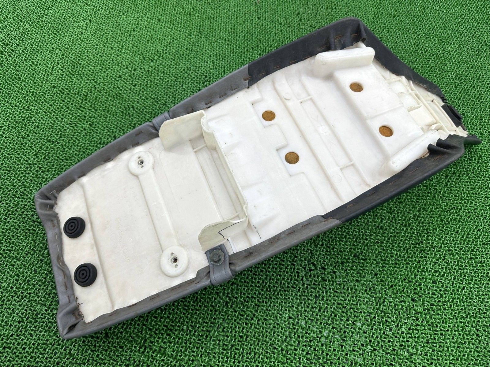 TW200 シート 2JX ヤマハ 純正 中古 バイク 部品 DG07J シートバンド