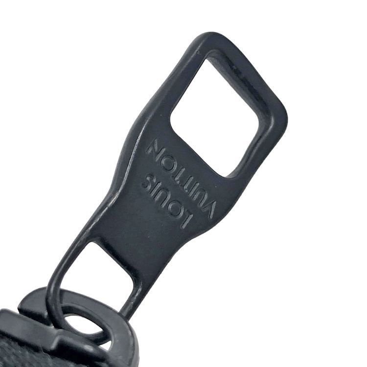 アイテム入荷！ LOUIS VUITTON ルイヴィトン モノグラム ソーラーレイ ポシェット クレ コインケース M44487 チェーン付 メンズ ブラウン ブラック