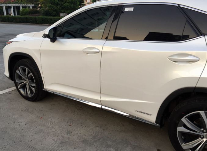 モデル ドアモール