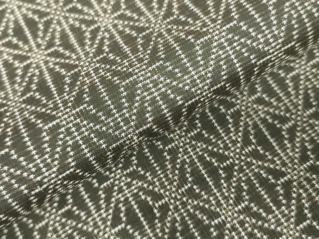 平和屋着物○本場大島紬 9マルキ 古代染色 純泥染 麻の葉15釜 窪田織物