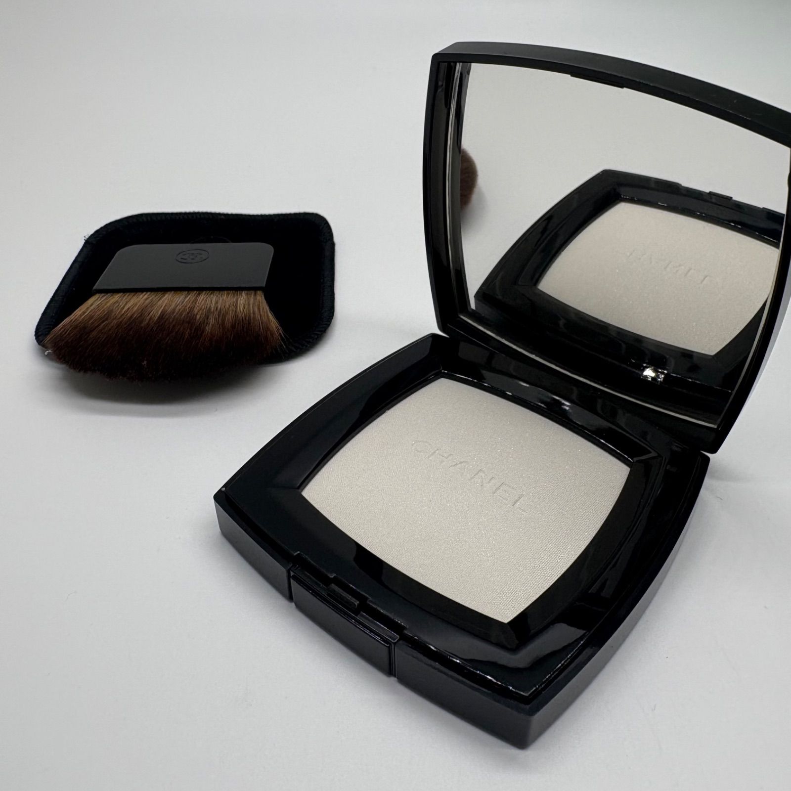 未使用✨シャネル プードゥル ルミエール グラッセ フェイスパウダー CHANEL シャネル プードゥル ルミエール グラッセ フェイス