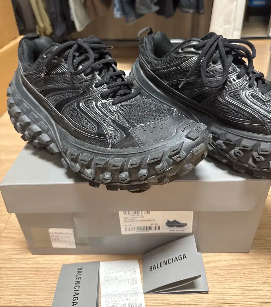 BALENCIAGA(バレンシアガ) ディフェンダー 黒 42 サイズ - メルカリ