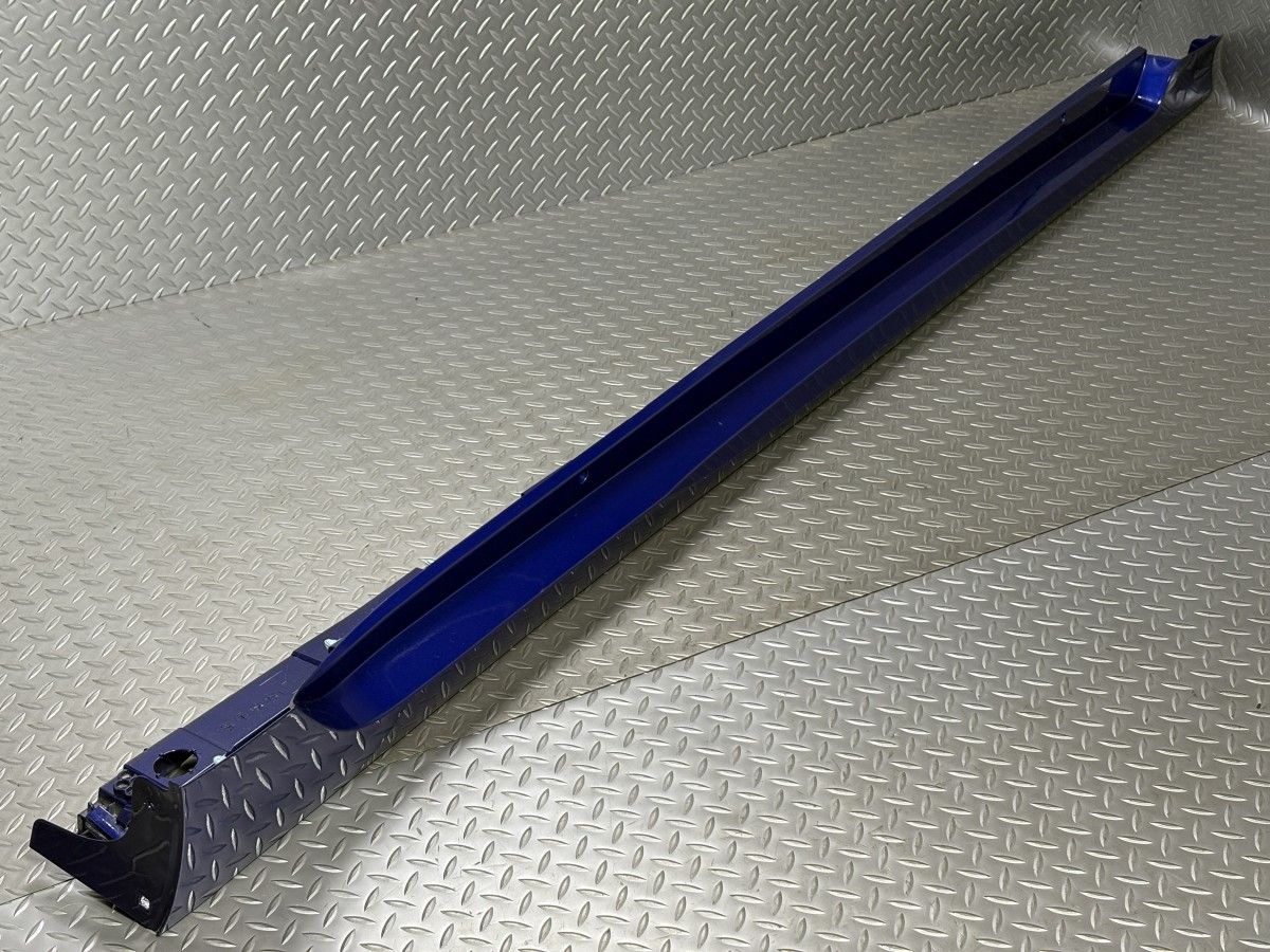 新車外し】50系プリウス 純正サイドステップ左 青8X7ブルーメタリック
