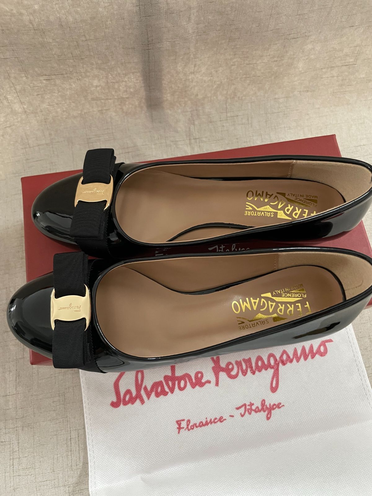 美品 Salvatore Ferragamo フェラガモ フラットシューズ FERRAGAMO フェラガモ バレエシューズ リボン 靴 Salvatore