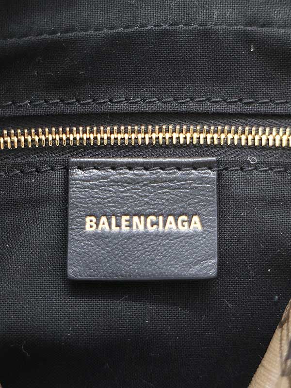 BALENCIAGA バレンシアガ Signature Small Camera Bag シグネチャーロゴカメラバッグ ブラウンベージュ