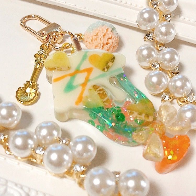 ハンドメイド オーダー レジン キーホルダー アルファベット 名入れ　氷　泡 ハンドメイド オーダー レジン キーホルダー アルファベット 名入れ 氷