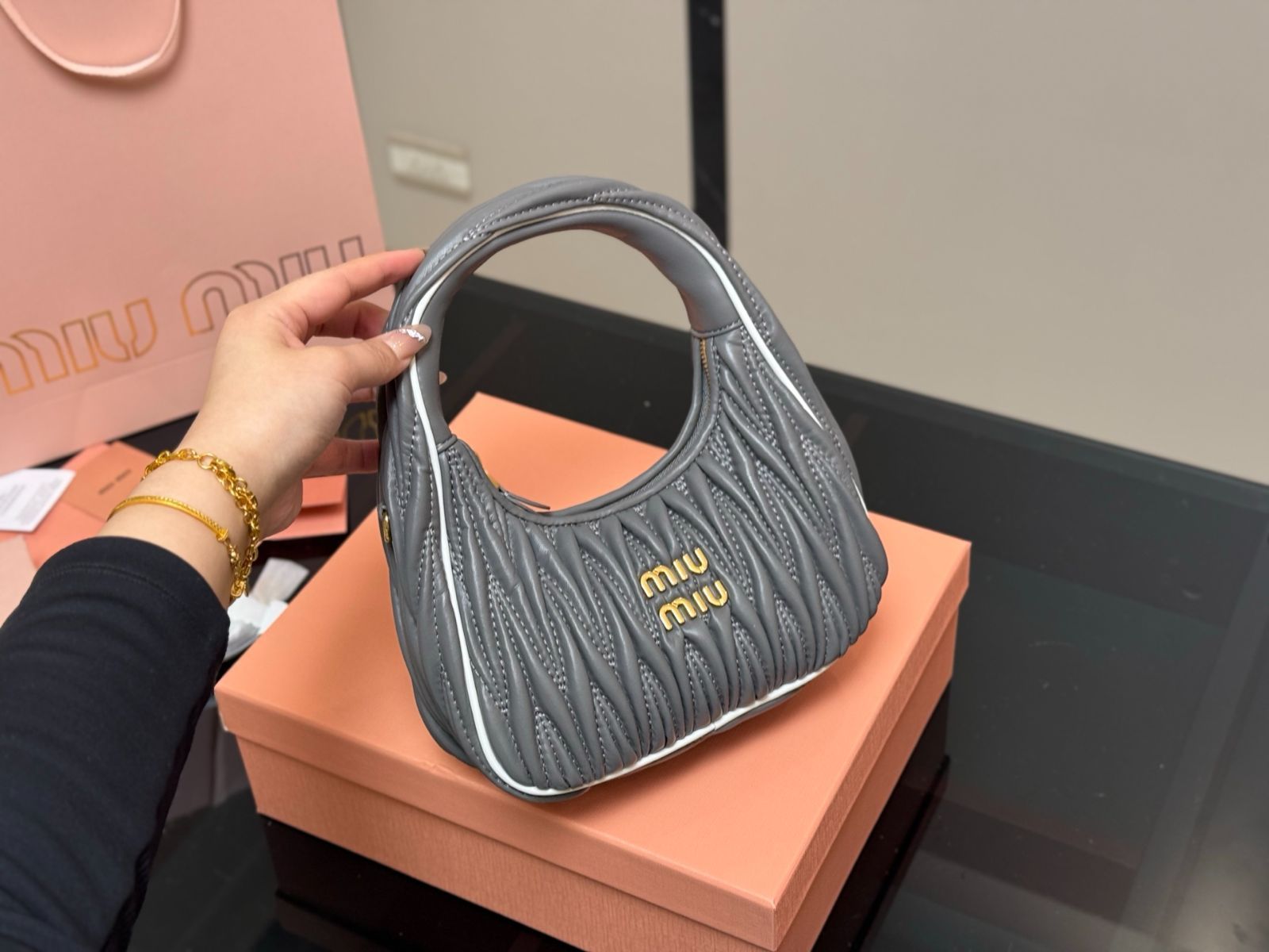 MiuMiu ワンダーウィッカーハンドバッグ 楽天市場】MIUMIU ミュウミュウ かごバッグ 5BC125 2BVU