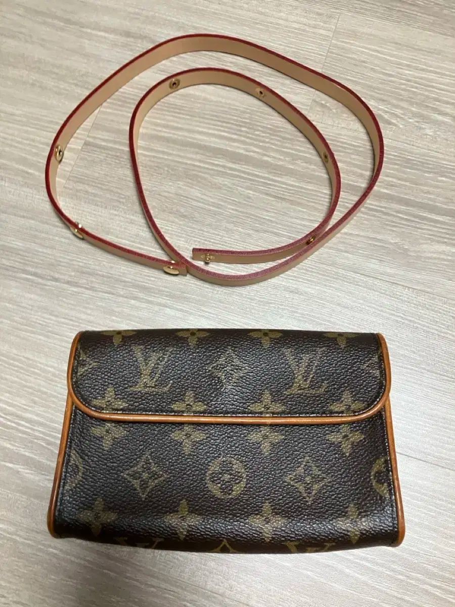 Louis Vuitton ルイヴィトン フィレンツェ ベルトバッグ
