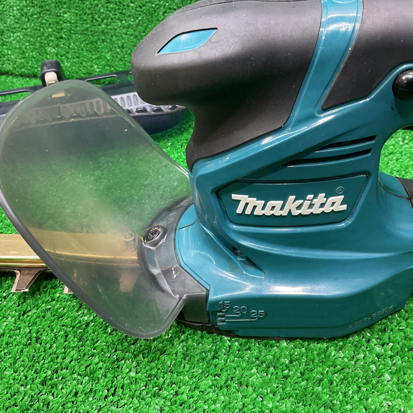 〇マキタ(makita) 充電式ミニ生垣バリカン 刈込幅260mm 18V 3.0Ah バッテリ・充電器別売 MUH267DZ【宇治店】 - メルカリ