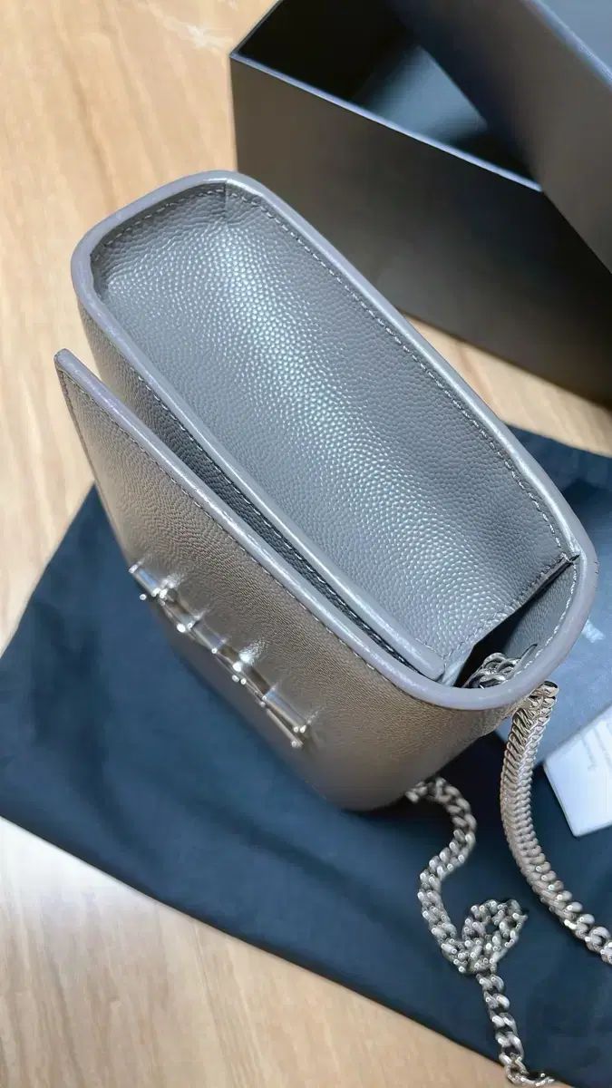 正規品 Saint Laurent(サンローラン) ケイトバッグ Sサイズ (グレー&シルバー)