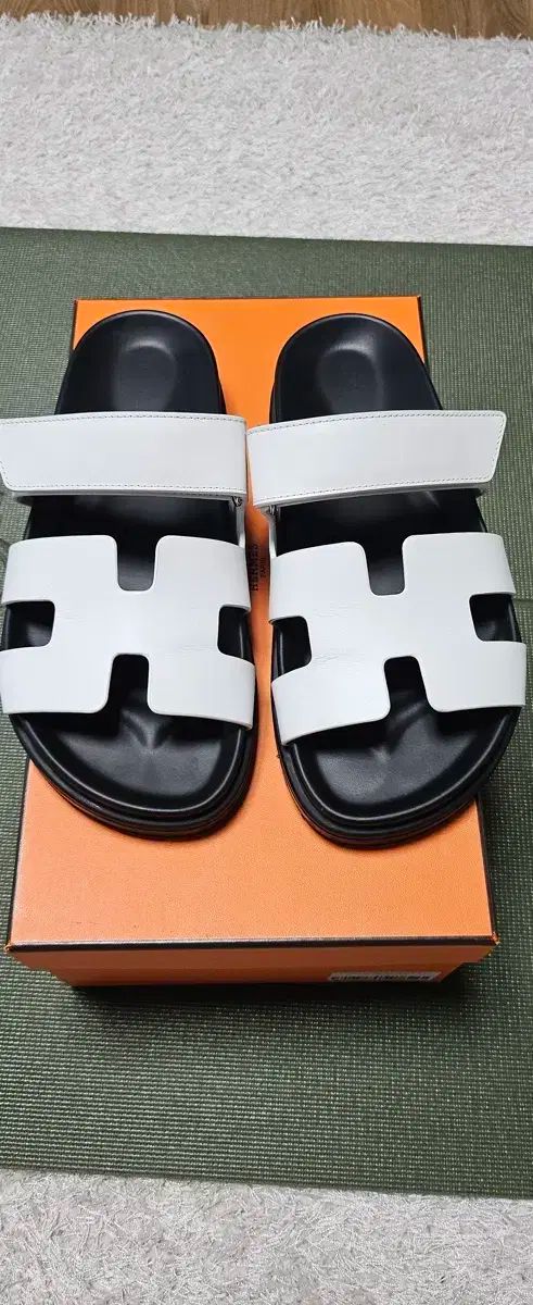 HERMES エルメス　白　37⭐️ 未使用新品♥エルメスHERMES オラン サンダルミュール 37 白