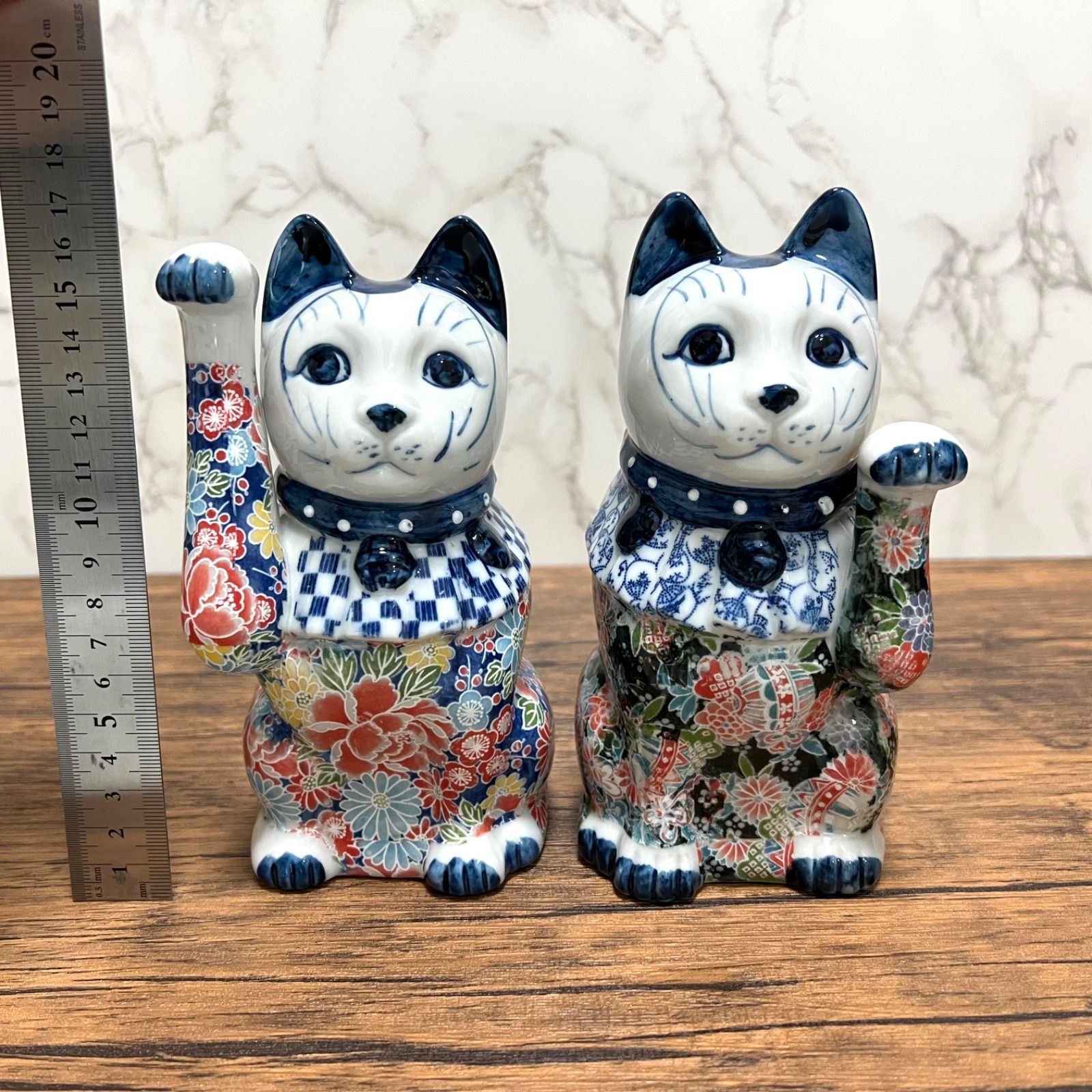 瀬戸焼】招き猫 友禅 磁器 左右 セット 17.5cm 縁起物 置物 金運招福 千客万来 新品 - メルカリ