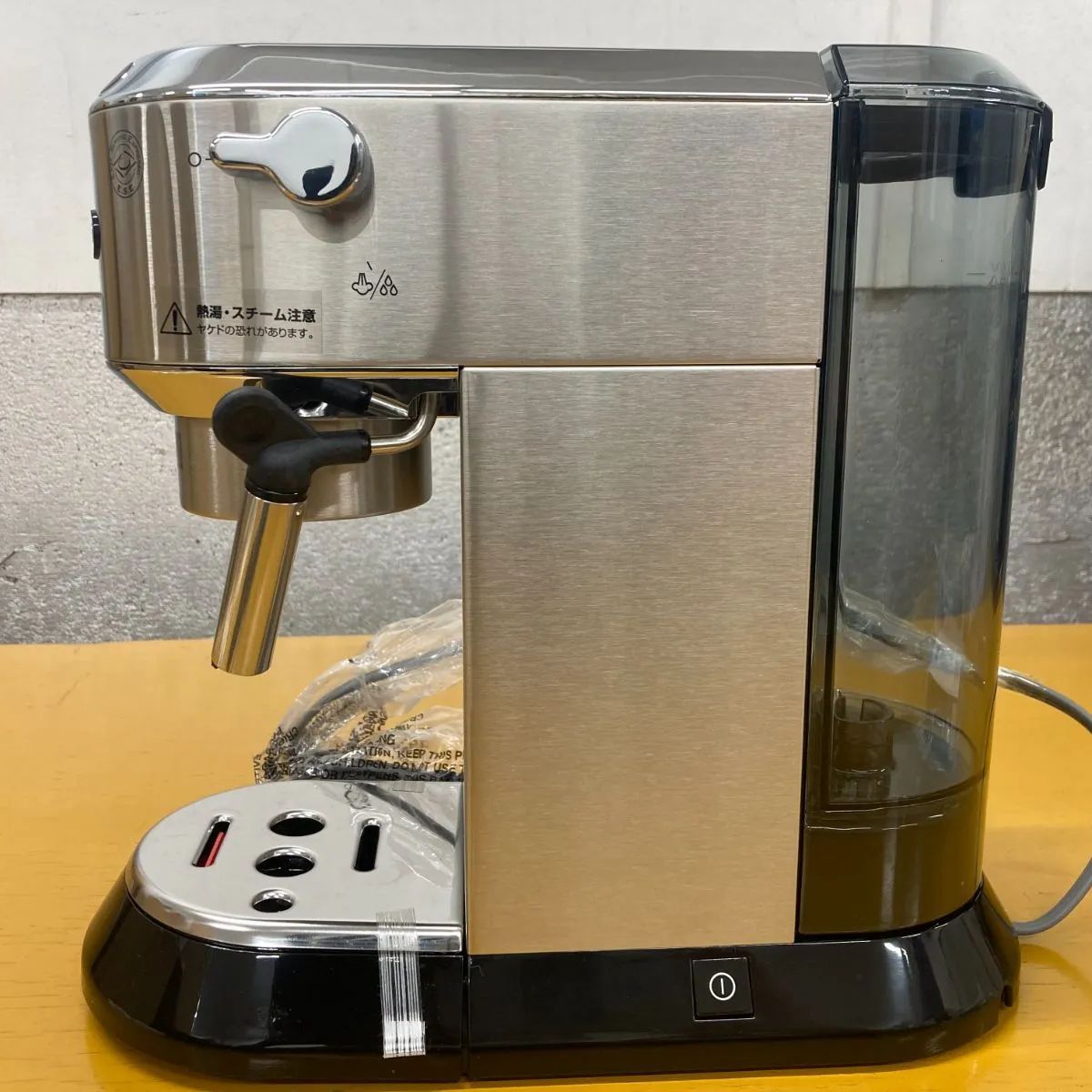 未使用】デロンギ(DeLonghi) エスプレッソ・カプチーノメーカー ブラック×シルバー 1L EC680M - メルカリ