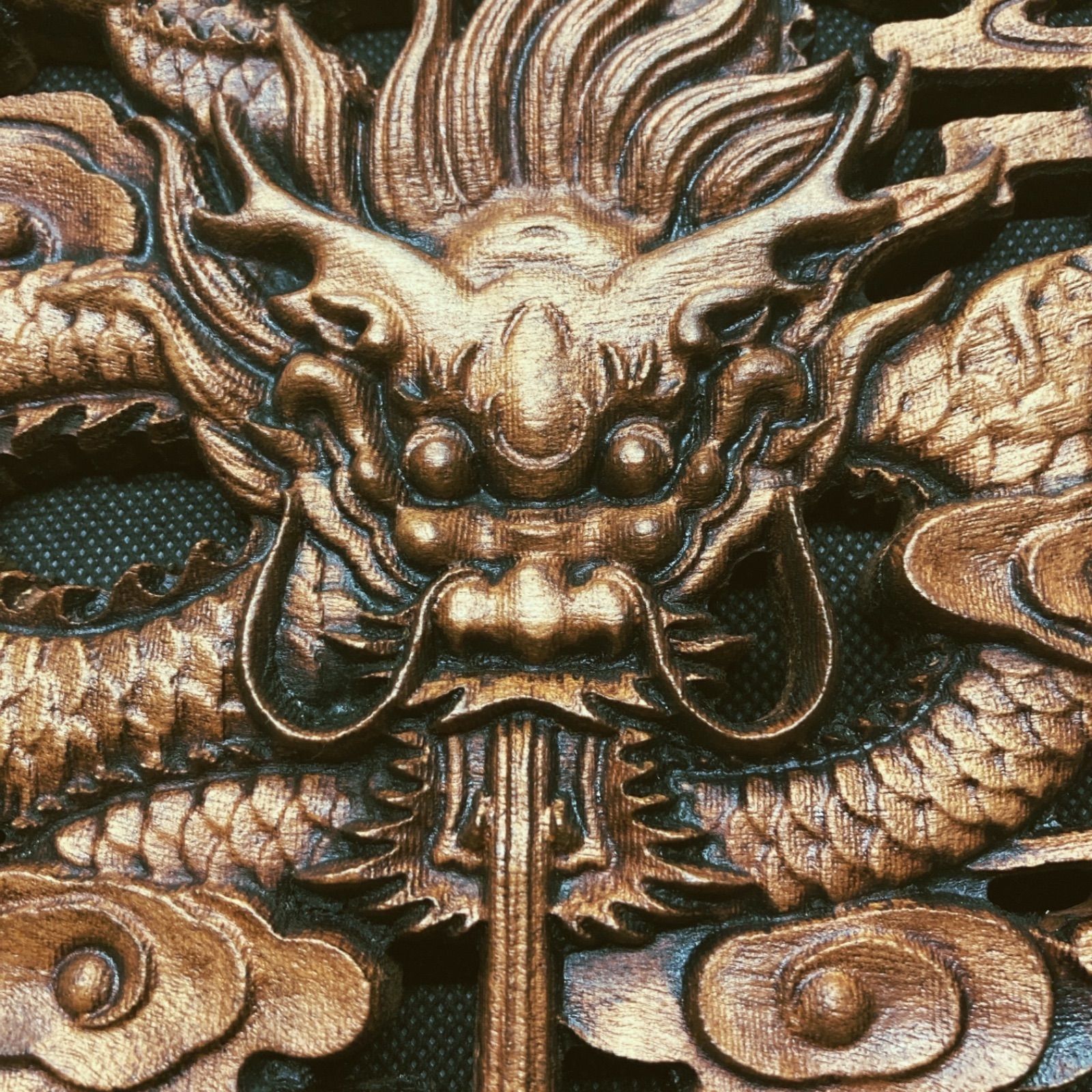 新作  蓮華の手 装飾壁画  彫刻  精密細工   彫刻工芸品 馬到成功 26.5cm（かけ馬・唐草) 参次元彫刻『雅』 透かし彫 楠