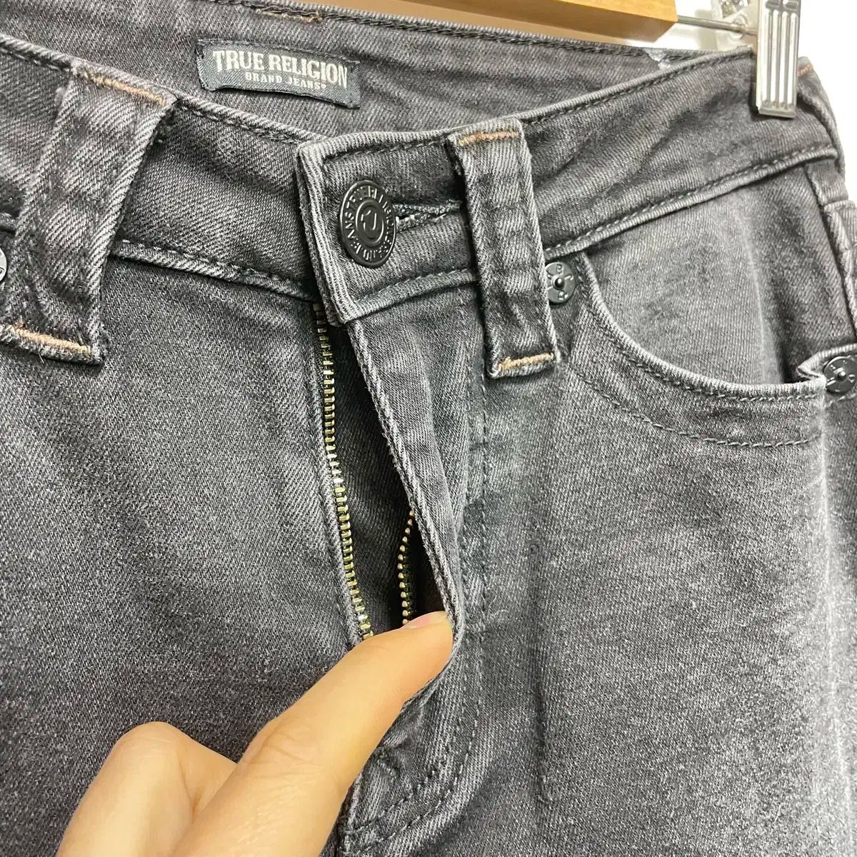 TRUE RELIGION(トゥルーレリジョン) スリムフィット 黒 デニムパンツ 
