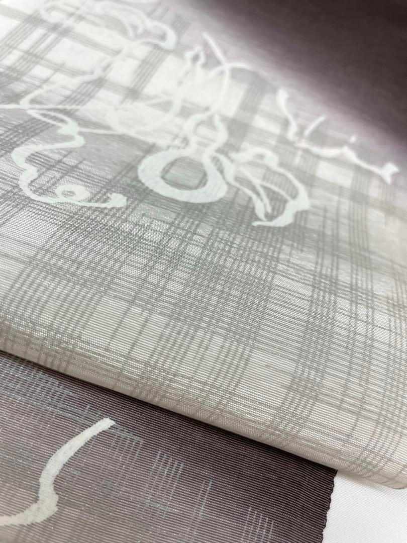 付け下げ 銀彩 型染 赤墨色 正絹 反物 - メルカリ