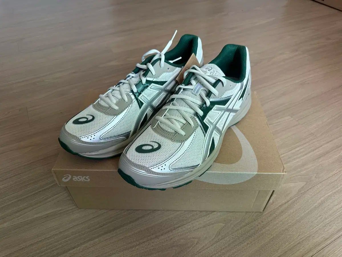 285 アシックス ジョグ 100 S ペイル オーク ピュア シルバー - D