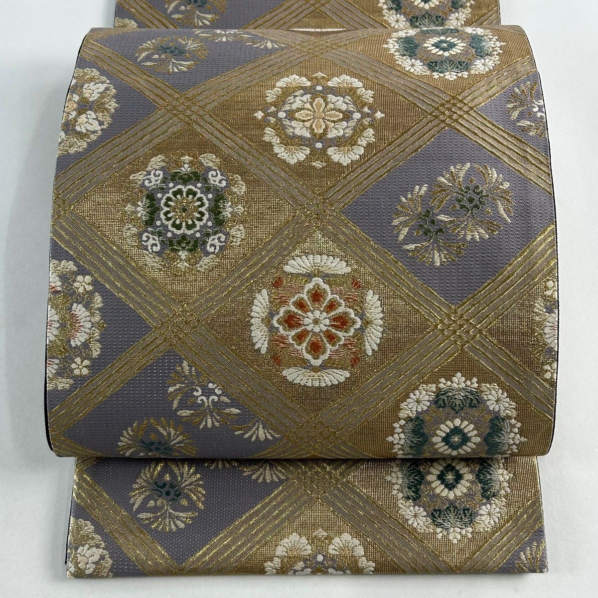 絹＋金糸 グレー系 段暈し織×立涌 六通柄 袋帯 ガード加工 美品 楽天市場】【新古品】 袋帯 未使用 正絹 輪奈織 刺し子風 全通