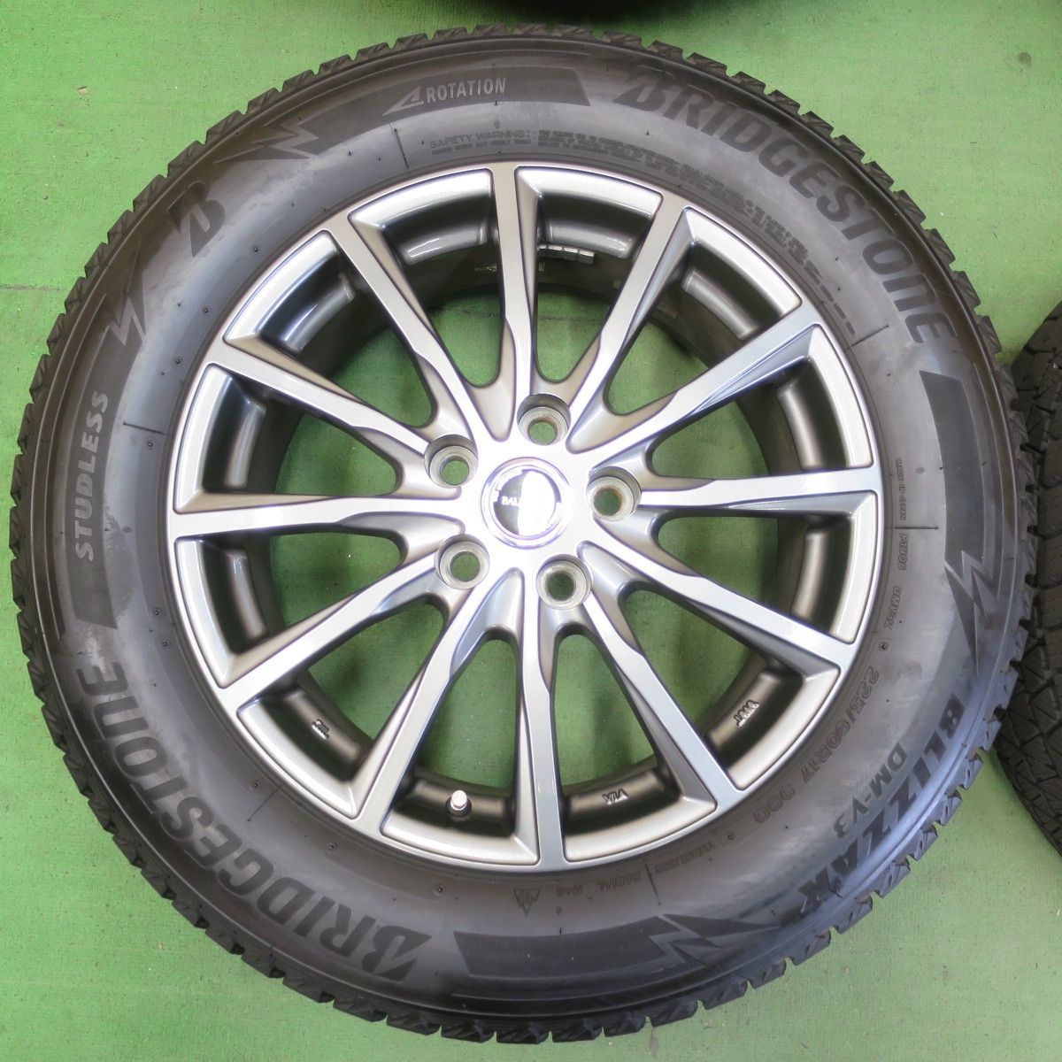 ブリヂストン バリ溝17インチ スタッドレス225/60/17 スバルXV 手渡