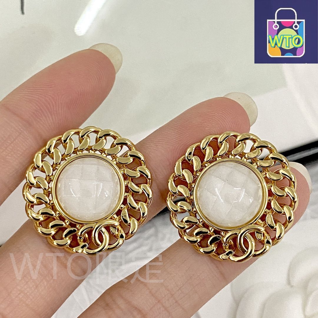 今日WTO】CHANEL シャネル 24 年 丸形ヴィンテージ メタル