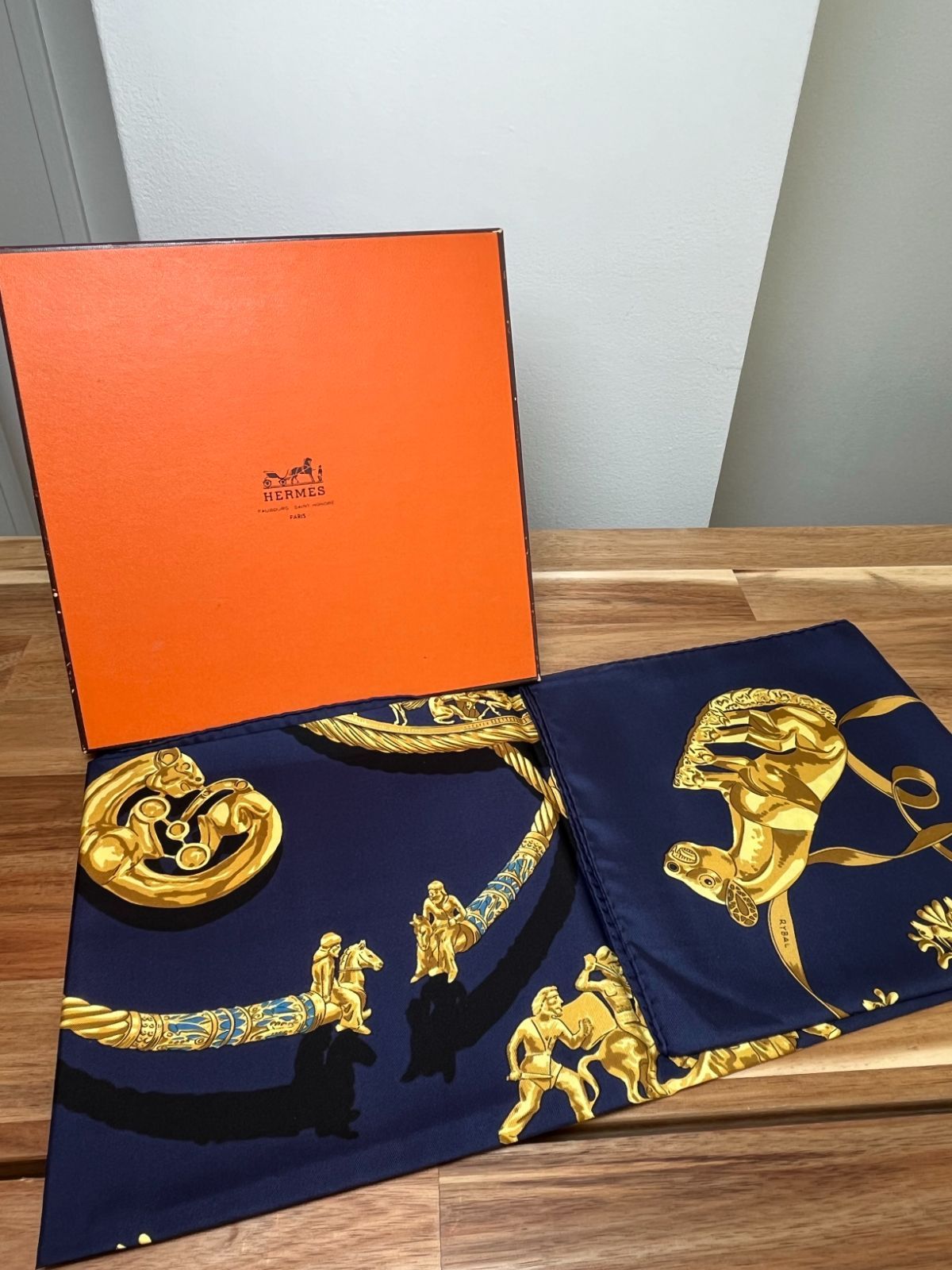 HERMES エルメス カレ90 LES CAVALIERS D'OR 黄金の騎士