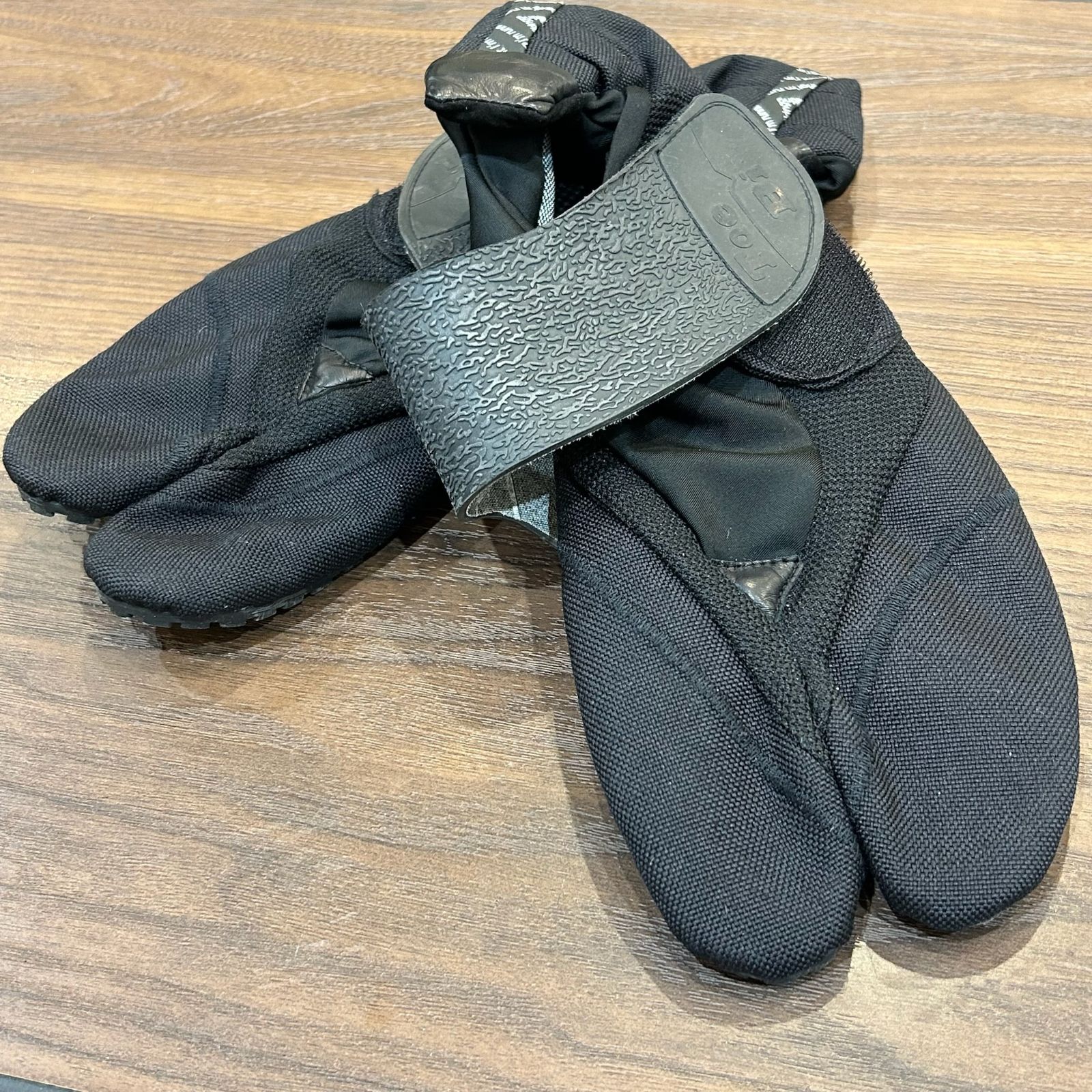 訳あり品】Toe-Bi (トゥ－ビ）ブラック 新型ランニング足袋 箱し