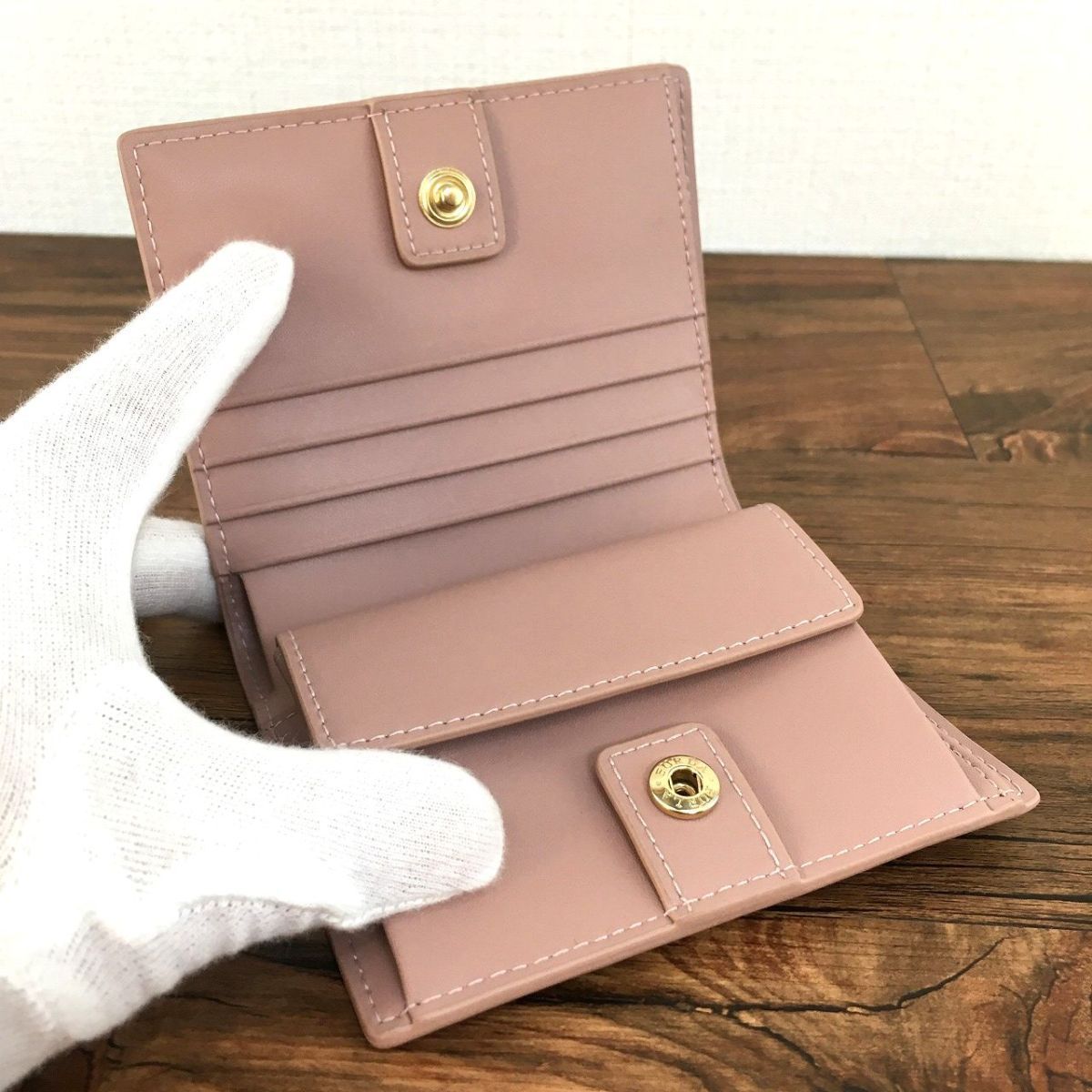 コンパクトウォレット フルラ