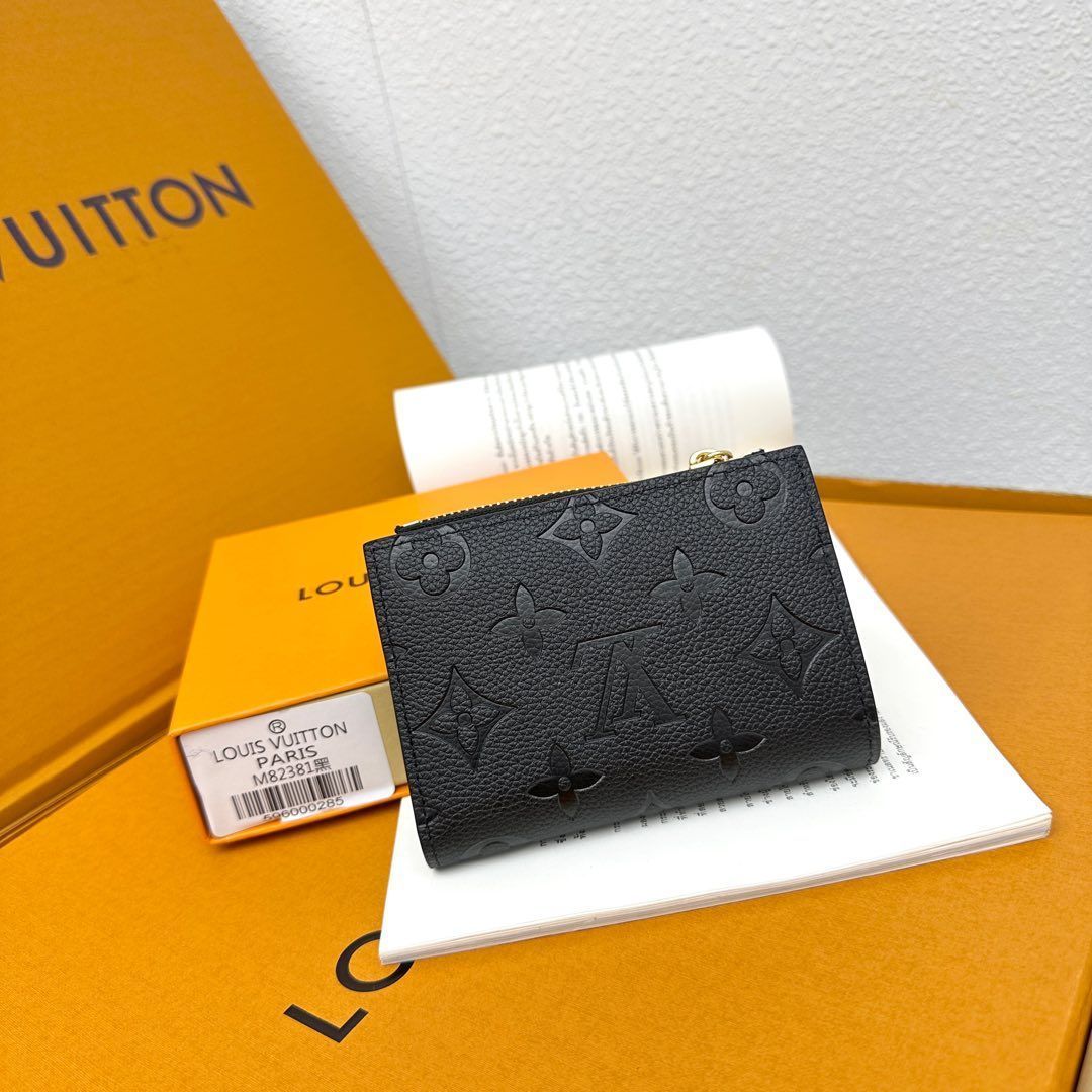 ルイ ヴィトン ポルトフィーユ リサ モノグラムエンプレイントレザー コンパクトウォレット 9×11.5×1.5cm |