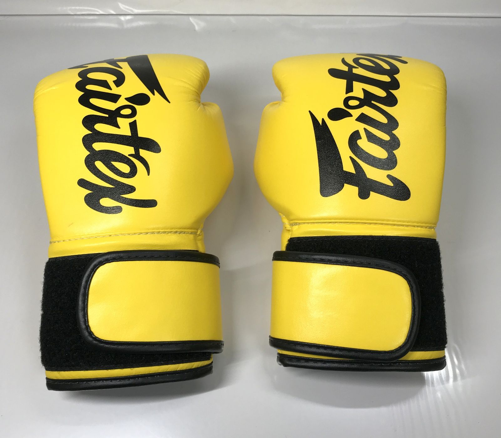 中古美品 fairtex ボクシンググローブ 8オンス イエロー - メルカリ 中古美品 fairtex ボクシンググローブ 8オンス イエロー - メルカリ