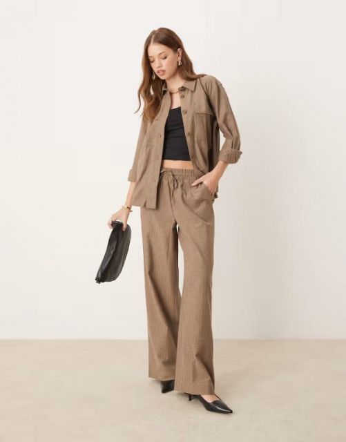 【送料無料】 ジェイディーワイ レディース カジュアルパンツ ボトムス JDY pull on wide leg pants in brown herringbone - part of a set BROWN
