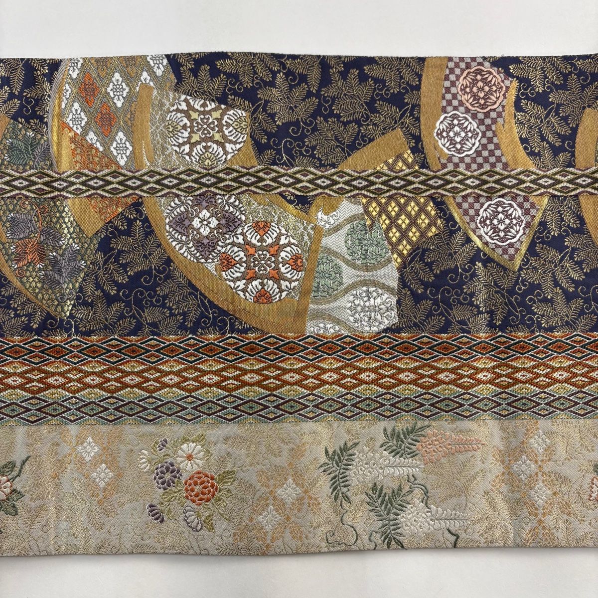 袋帯 美品 秀品 扇面 草花 刺繍 箔 紺色 六通 正絹 【中古