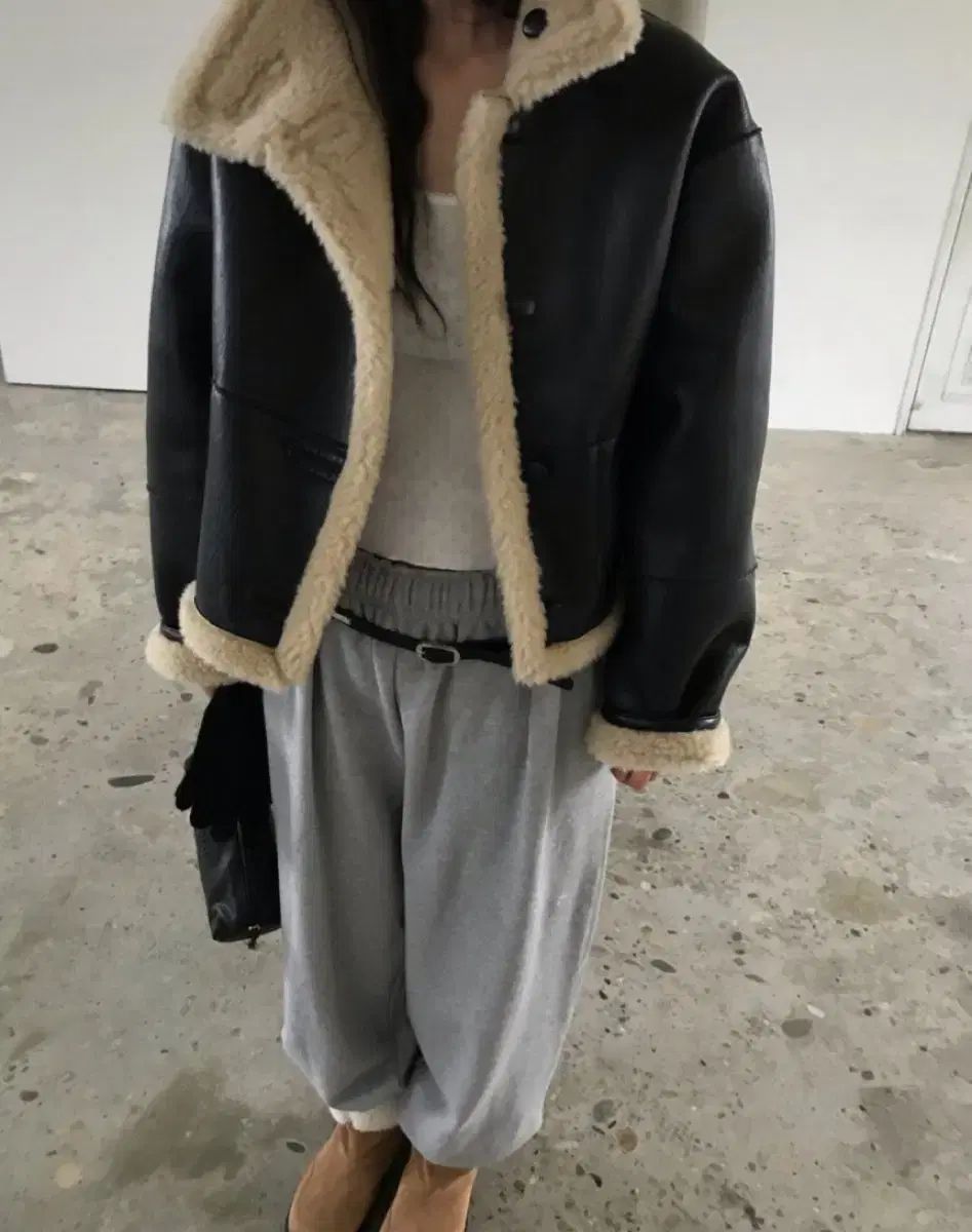 レイ リーバーシブル ムートン ブラック