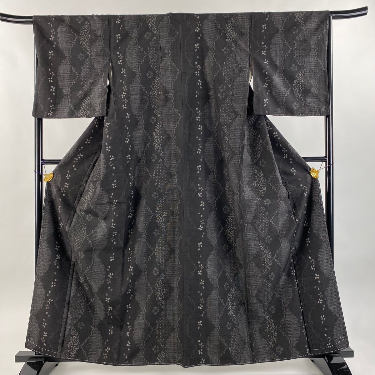 結城紬 身丈161.5cm 裄丈66.5cm M 袷 藤貫株式会社 やまと 証紙 雪輪 桜 墨色 正絹