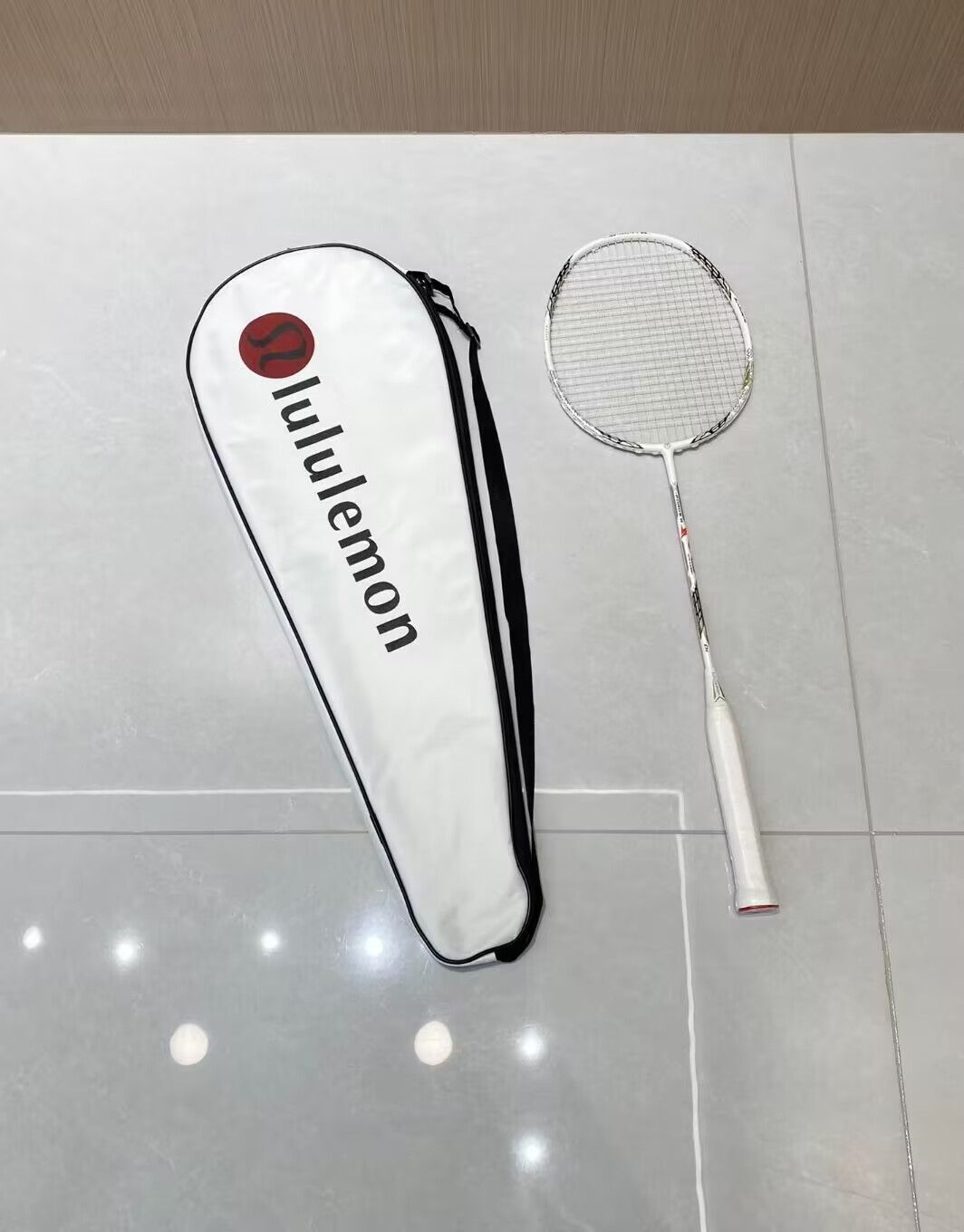 ルルレモン lululemon の炭素 たんそ バドミントンラケット